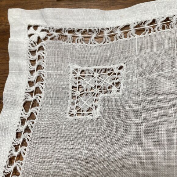 Vintage Set of 4 Sheer White Fine Linen Cocktail Napkins Cutwork Detail Handwork - Picture 4 of 8